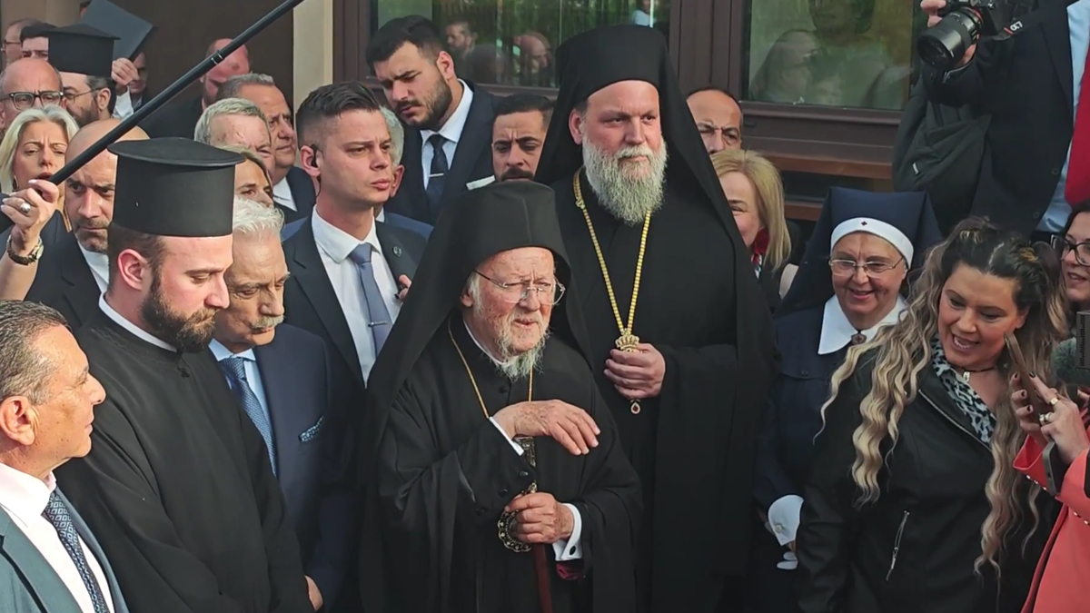 Ο Βαρθολομαίος στο «Ιωνικό Κέντρο», παρών και ο Ιερώνυμος στο συγκινητικό φινάλε της πατριαρχικής επίσκεψης στην Ελλάδα