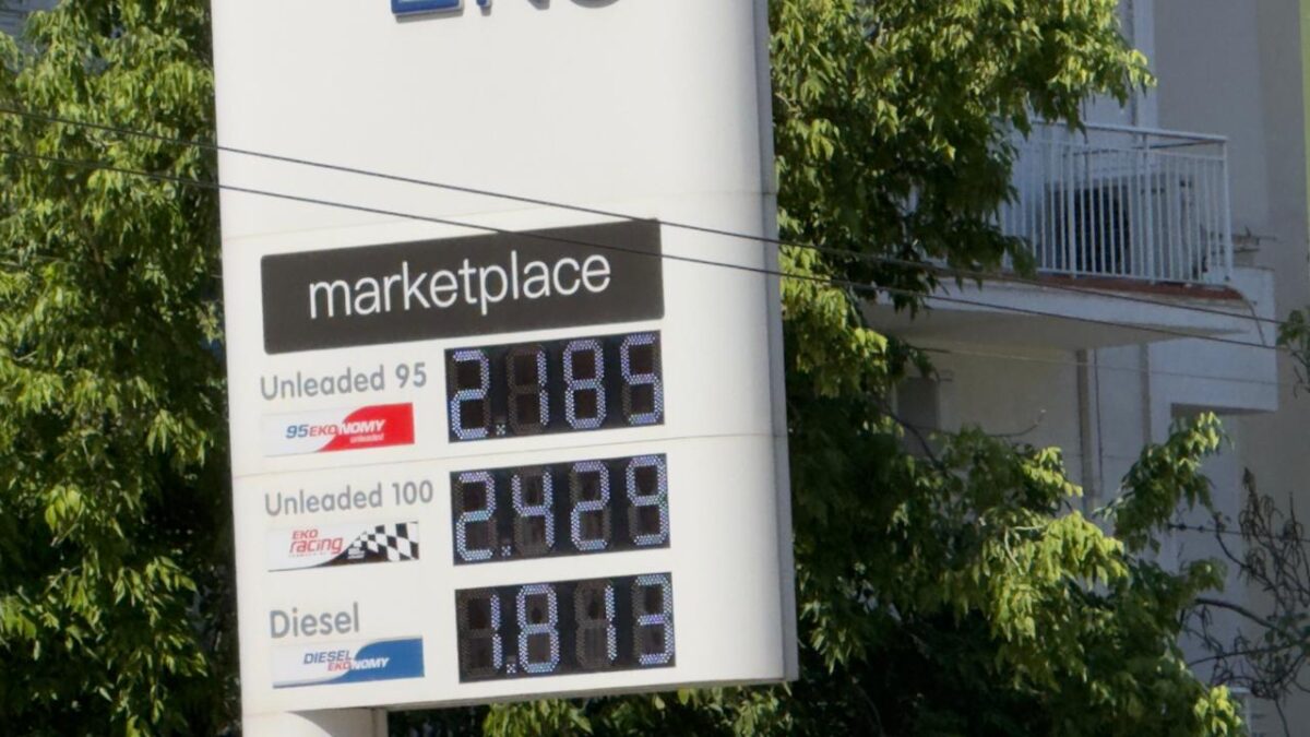 Καύσιμα: Αγγίζει τα 2,2 ευρώ η βενζίνη στα πρατήρια της Αθήνας – «Παίζονται παιχνίδια, κάποιοι κερδίζουν ασύστολα λέει η Μαρία Ζάγκα