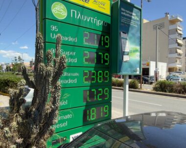 Τιμές βενζίνης σε πρατήριο υγρών καυσίμων