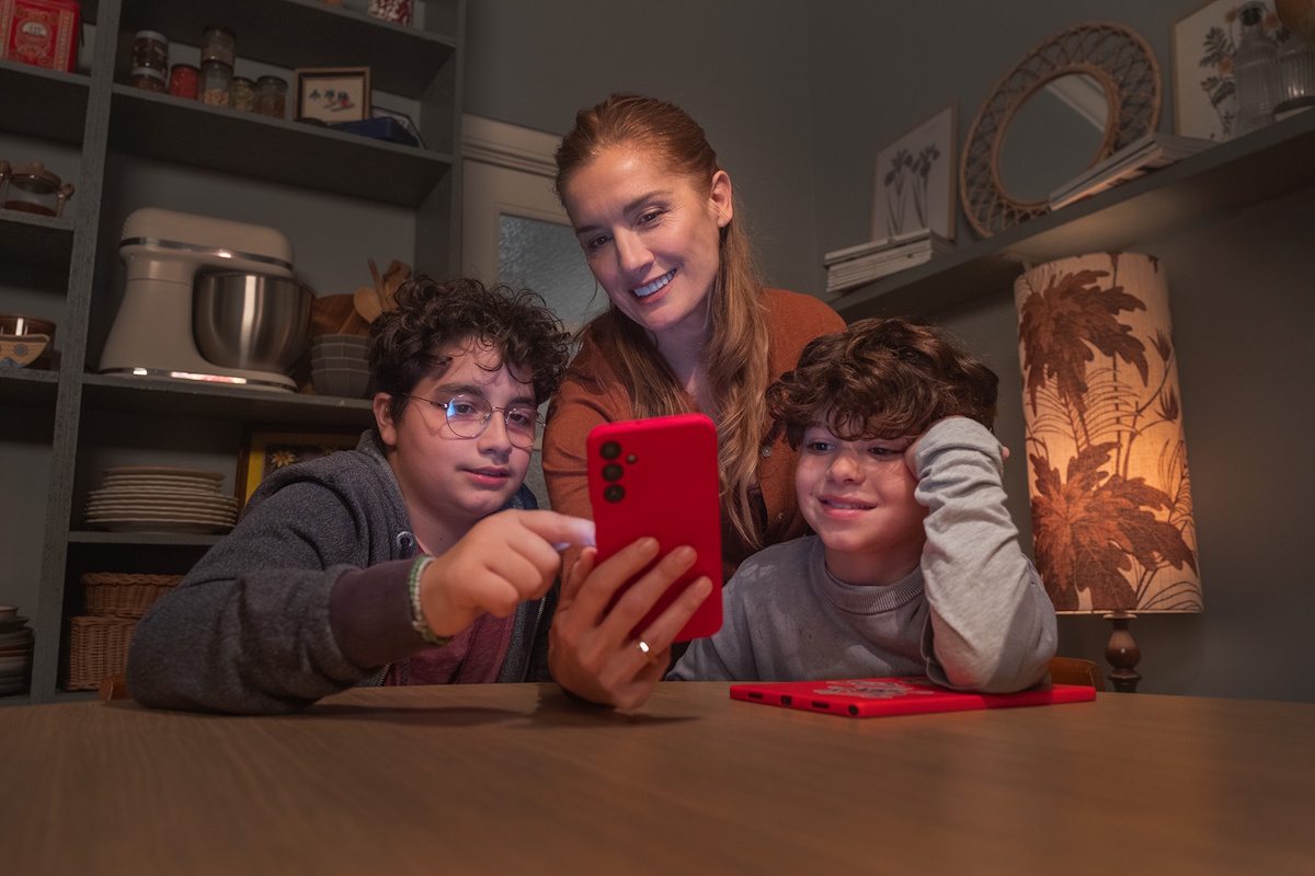 Connected Childhood: Γιατί οι έφηβοι δυσκολεύονται να αποσυνδεθούν από το διαδίκτυο;