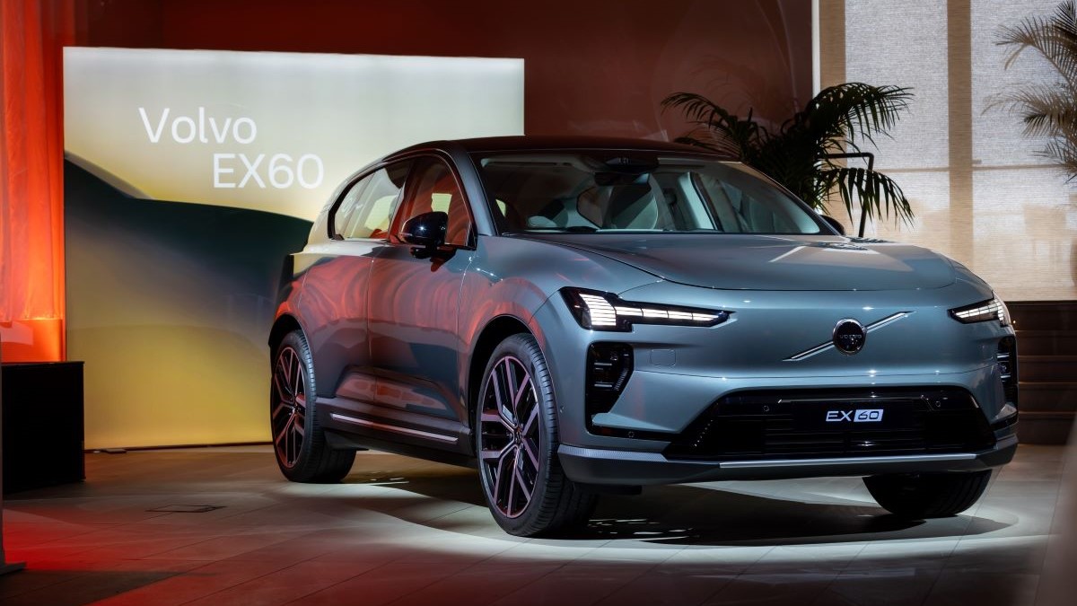Το ολοκαίνουριο Volvo EX60 «διδάσκει» ασφάλεια - Τιμές και εκδόσεις