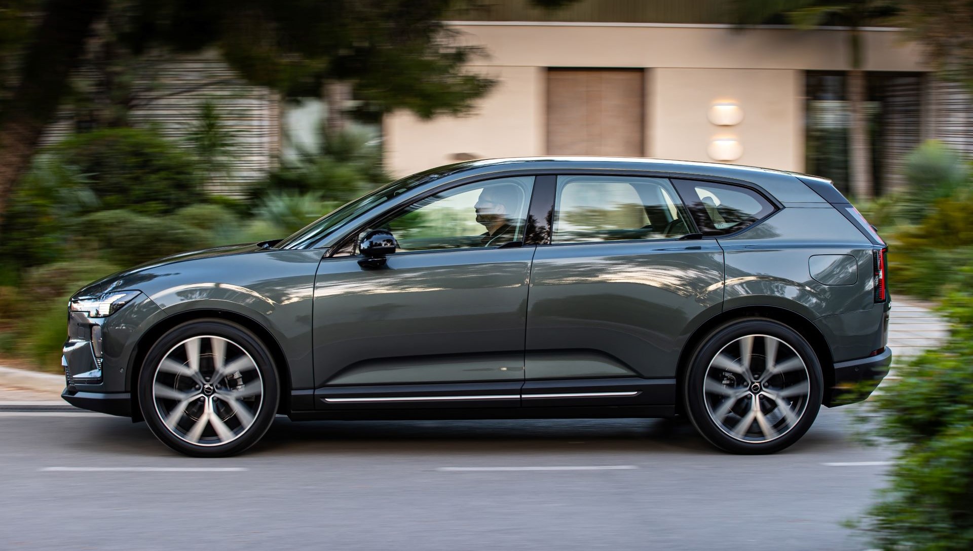 Το ολοκαίνουριο Volvo EX60 «διδάσκει» ασφάλεια – Τιμές και εκδόσεις