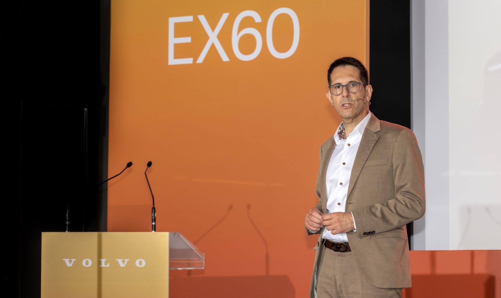 Το ολοκαίνουριο Volvo EX60 «διδάσκει» ασφάλεια – Τιμές και εκδόσεις