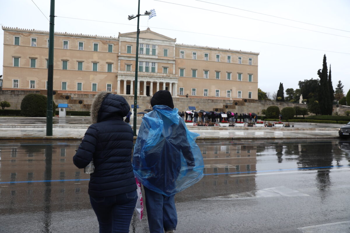 Καιρός: Χαμηλές θερμοκρασίες, βροχές και ισχυροί βοριάδες το Σαββατοκύριακο - Αλλαγή σκηνικού από Δευτέρα