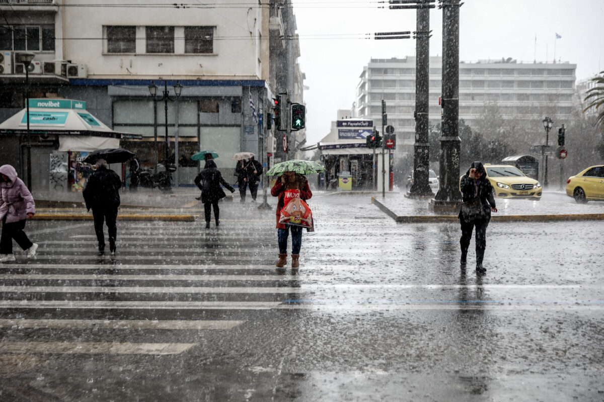 Καιρός: Χειμωνιάτικη Πρωτομαγιά με βροχές, κρύο και θυελλώδεις ανέμους - Βουτιά της θερμοκρασίας