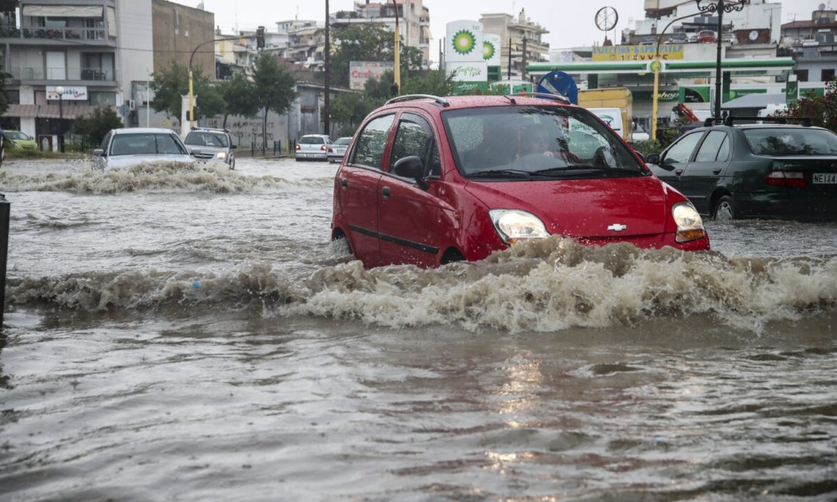 Καιρός - Κολυδάς: Καταιγίδες και βροχές έως το τέλος της εβδομάδας - Οι περιοχές όπου θα «χτυπήσουν» τα φαινόμενα
