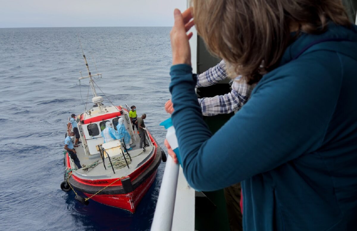 Χανταϊός: Νέες εικόνες από το κρουαζιερόπλοιο της καραντίνας - «Δεν πρέπει να φοβόμαστε την εξάπλωση» λέει ο Γκίκας Μαγιορκίνης