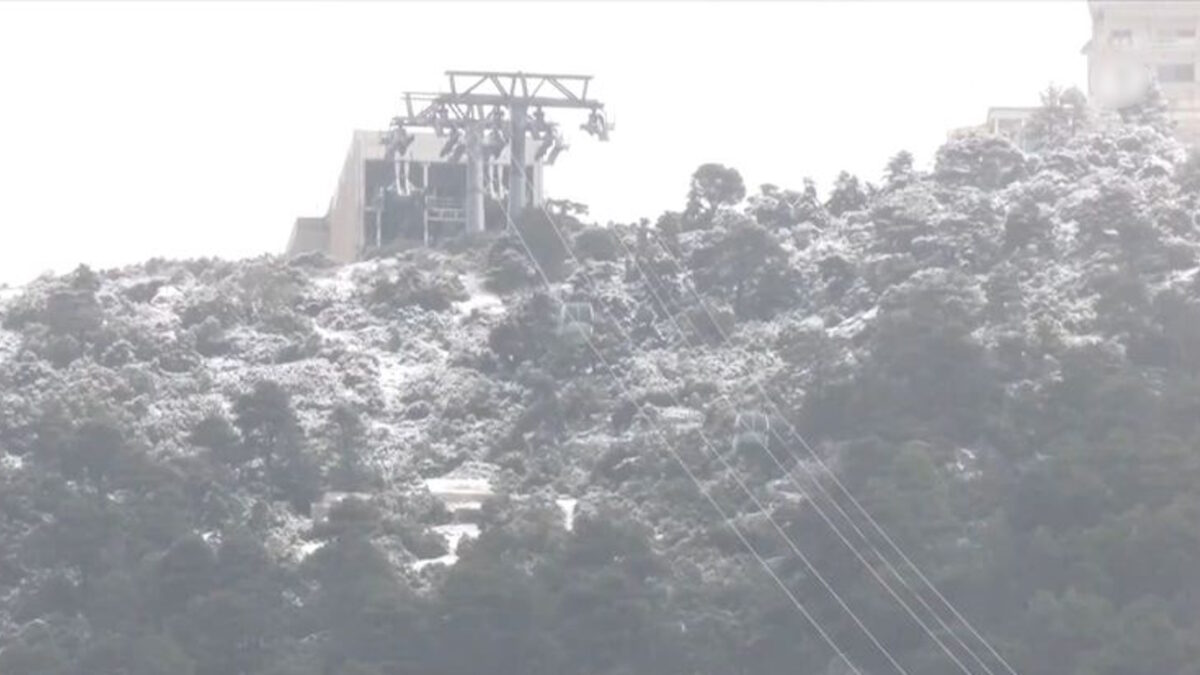 Χιόνια στο τελεφερίκ στην Πάρνηθα