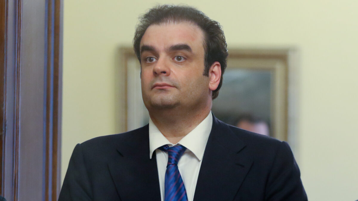 Παρουσια του Π.τ.Δ. Κωνσταντινου Τασουλα και του Υπουργουν Οικονομιας Οικονομικων Κυριακου Πιερρακακη τελεστηκε σημερα στο Προεδρικο Μεγαρο απο τον Αρχιεπισκοπο Ιερωνυμο η ορκωμοσια του Διοικητη της Τραπεζας Ελλαδος Γιαννη Στουρναρα ανανεωνοντας την θητεια του για πεντε χρονια