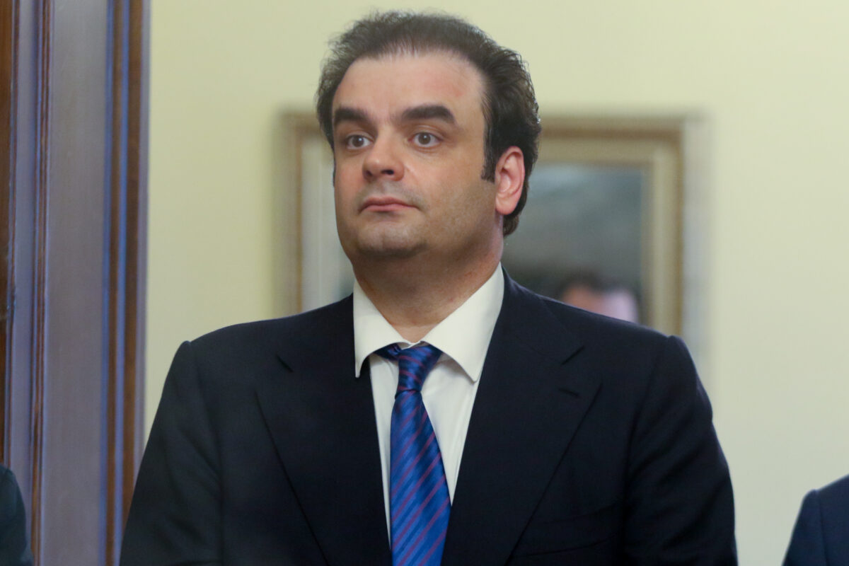 Παρουσια του Π.τ.Δ. Κωνσταντινου Τασουλα και του Υπουργουν Οικονομιας Οικονομικων Κυριακου Πιερρακακη τελεστηκε σημερα στο Προεδρικο Μεγαρο απο τον Αρχιεπισκοπο Ιερωνυμο η ορκωμοσια του Διοικητη της Τραπεζας Ελλαδος Γιαννη Στουρναρα ανανεωνοντας την θητεια του για πεντε χρονια