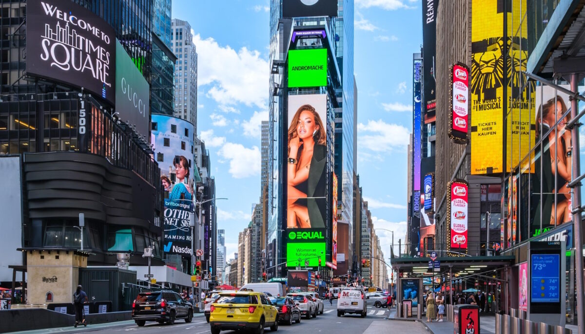 H Ανδρομάχη σε billboard της Time Square με το τραγούδι «Σούσουρο» | Επικαιρότητα στο PlusTV.gr
