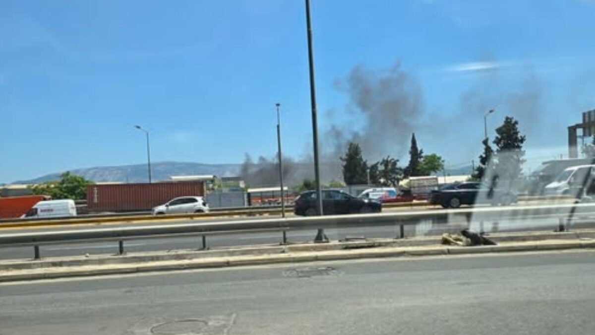 Φωτιά στο Αιγάλεω σε εργοστάσιο με πλαστικά