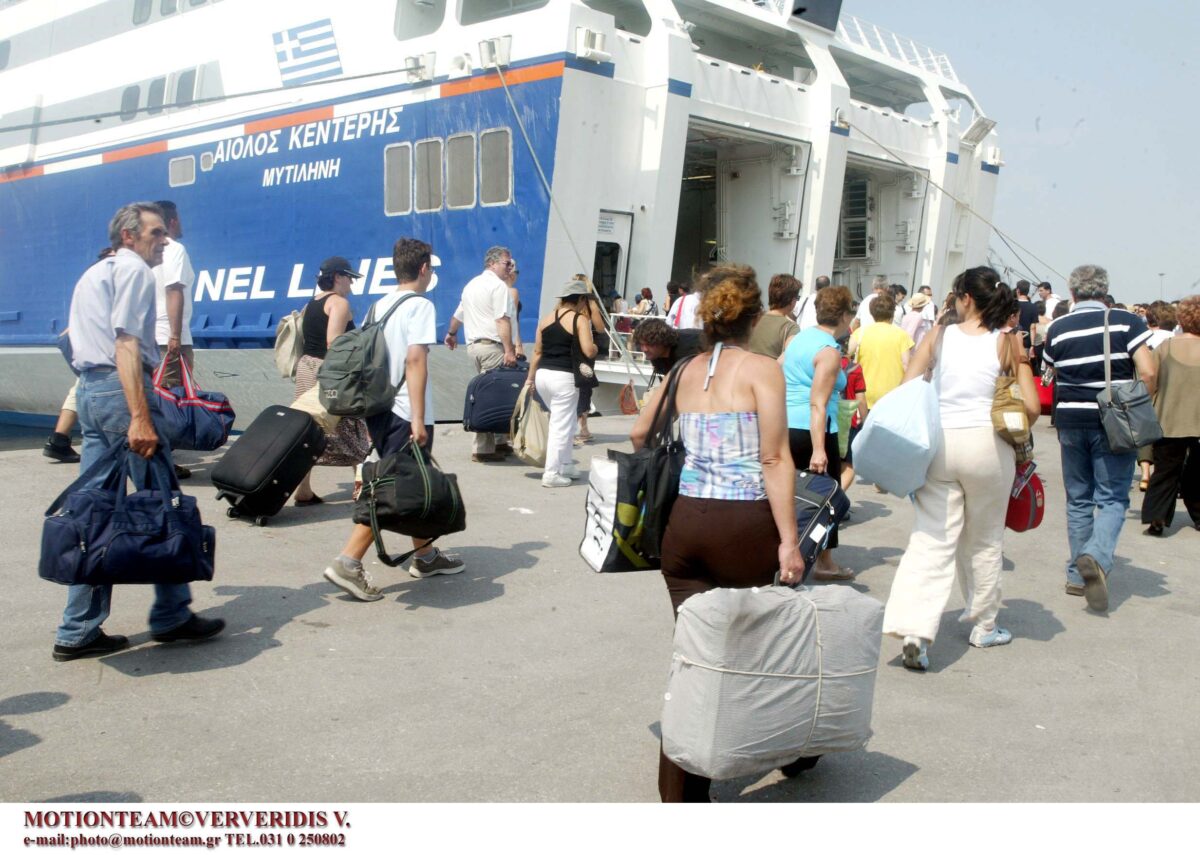 Το πλοίο Αίολος Κεντέρης το καλοκαίρι του 2003