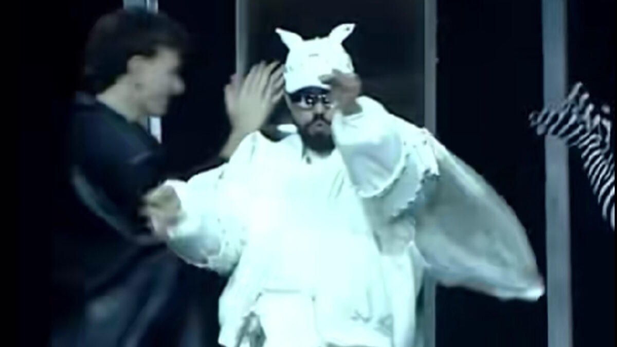 MAD VMA AKYLAS