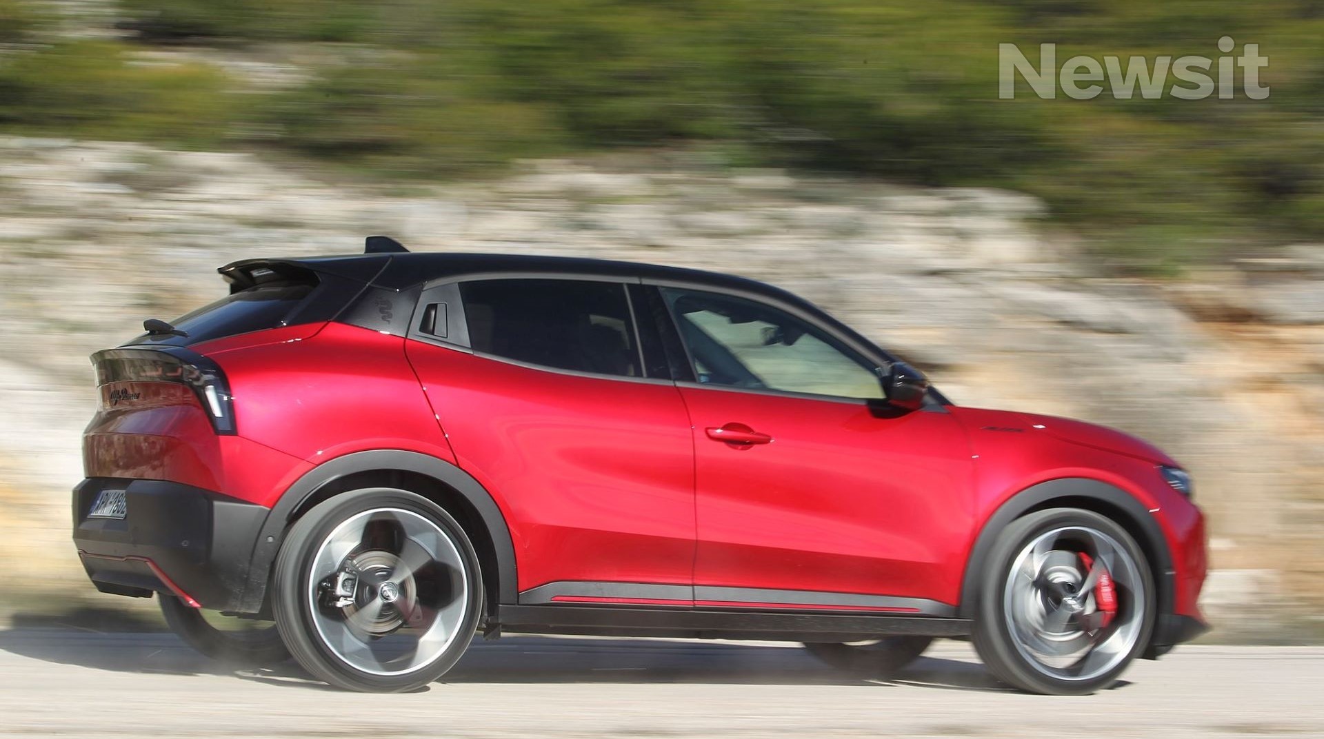 Alfa Romeo Junior Elettrica Veloce 280PS – Δοκιμή: Οδηγική απόλαυση που... ηλεκτρίζει!