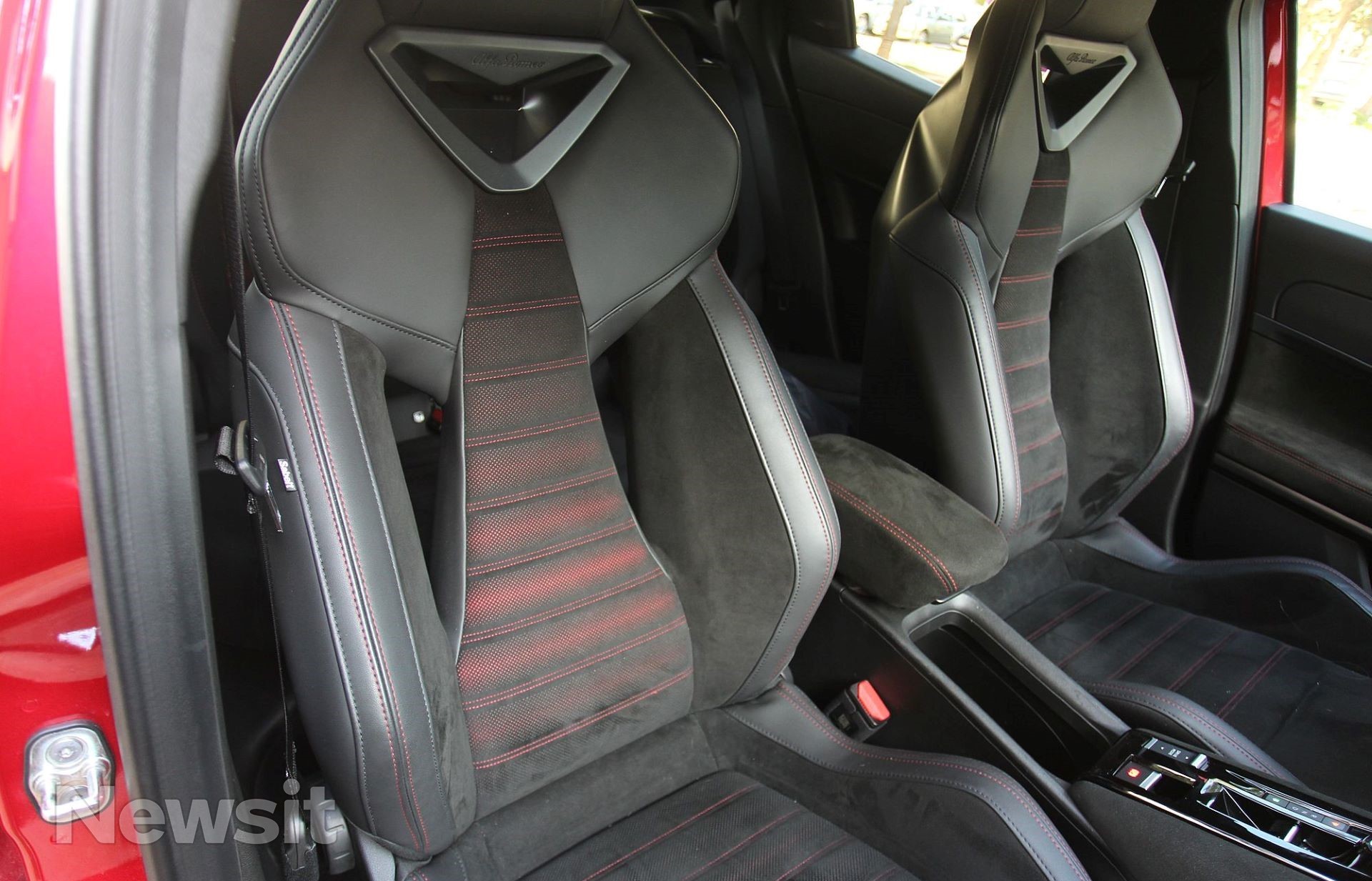 Alfa Romeo Junior Elettrica Veloce 280PS – Δοκιμή: Οδηγική απόλαυση που... ηλεκτρίζει!