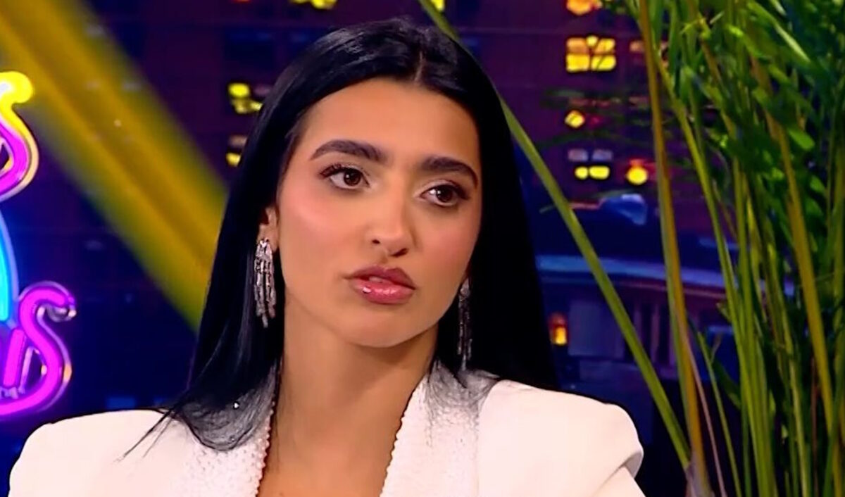 Η Αναστασία κατά τη διάρκεια της συζήτησης με τον Γρηγόρη Αρναούτογλου