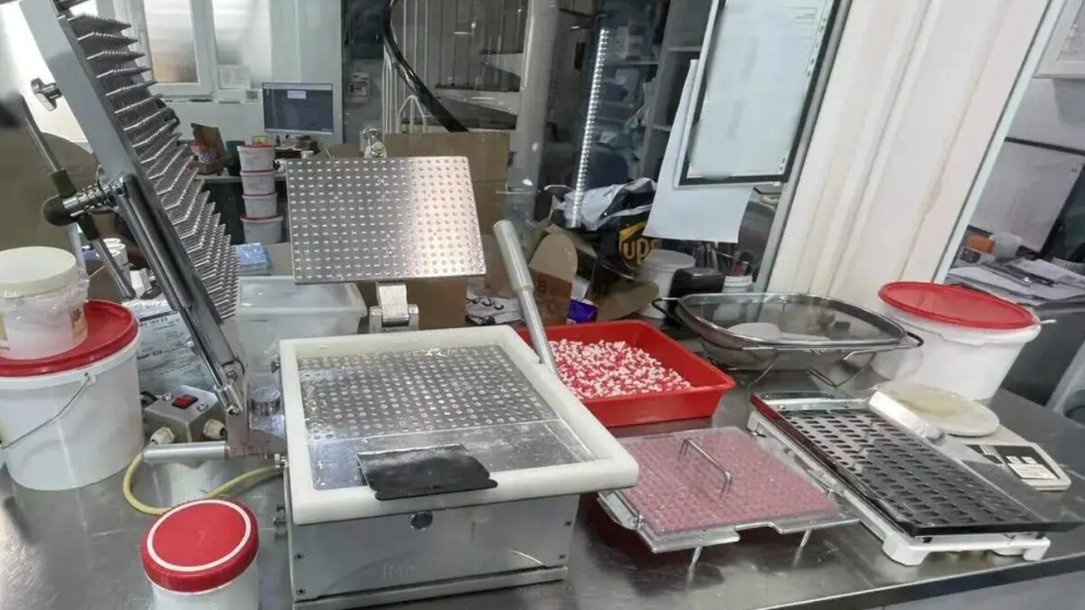 Τα ευρήματα στο φαρμακείο στο Χαλάνδρι