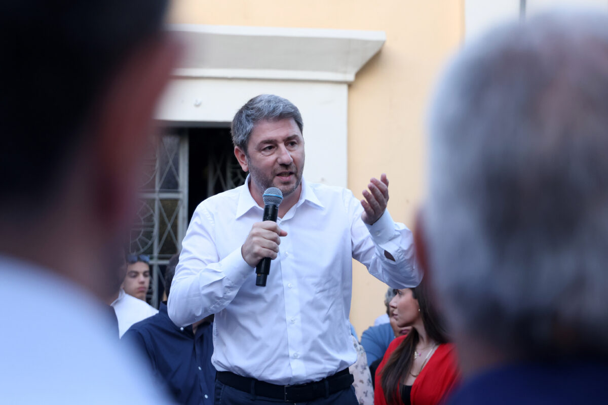 ΠΑΣΟΚ: Από την «επίθεση κατά της ΝΔ» στη διμέτωπη σύγκρουση 