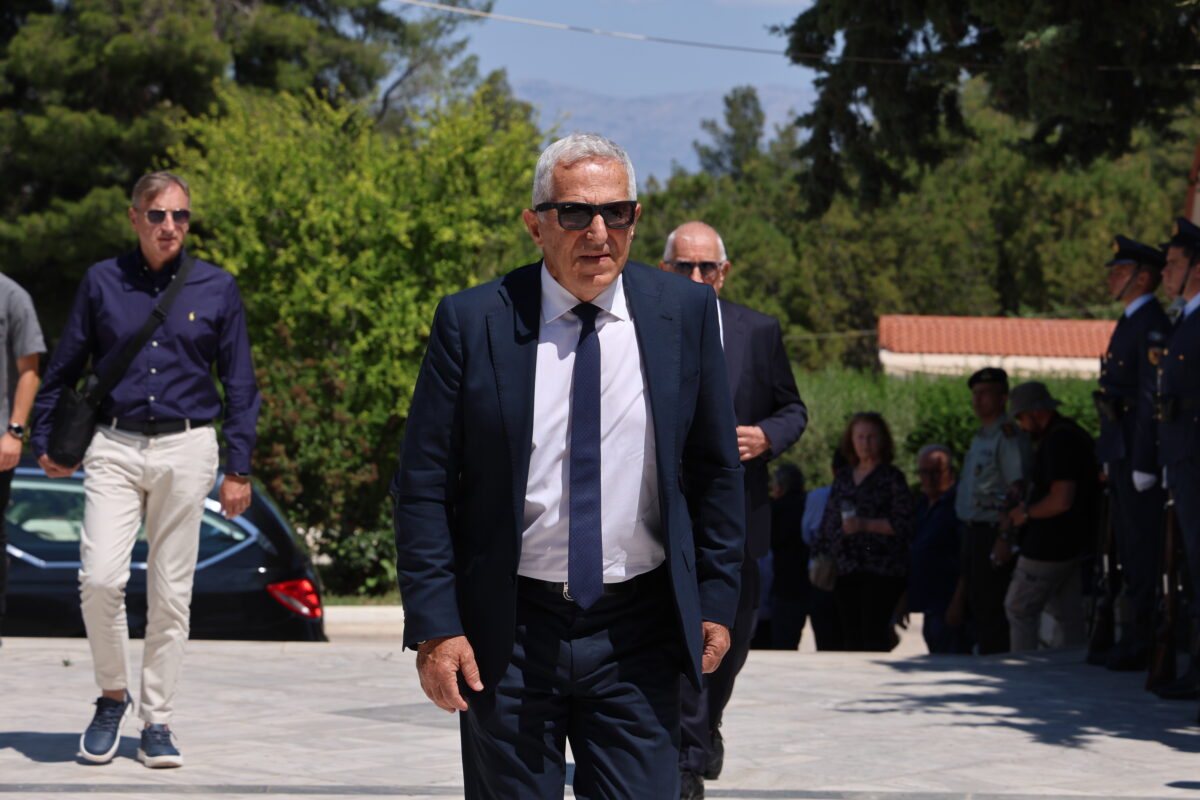 Εξόδιος ακολουθία του Γιώργου Σουφλιά στον Ιερό Ναό Ευαγγελισμού της Θεοτόκου στο κοιμητήριο Παπάγου. Δευτέρα 8 Ιουνίου 2026 (ΓΙΑΝΝΗΣ ΠΑΝΑΓΟΠΟΥΛΟΣ