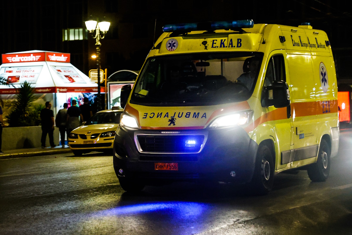 Νεαρή κοπέλα έπεσε από τον 6ο όροφο καταστήματος στο κέντρο 