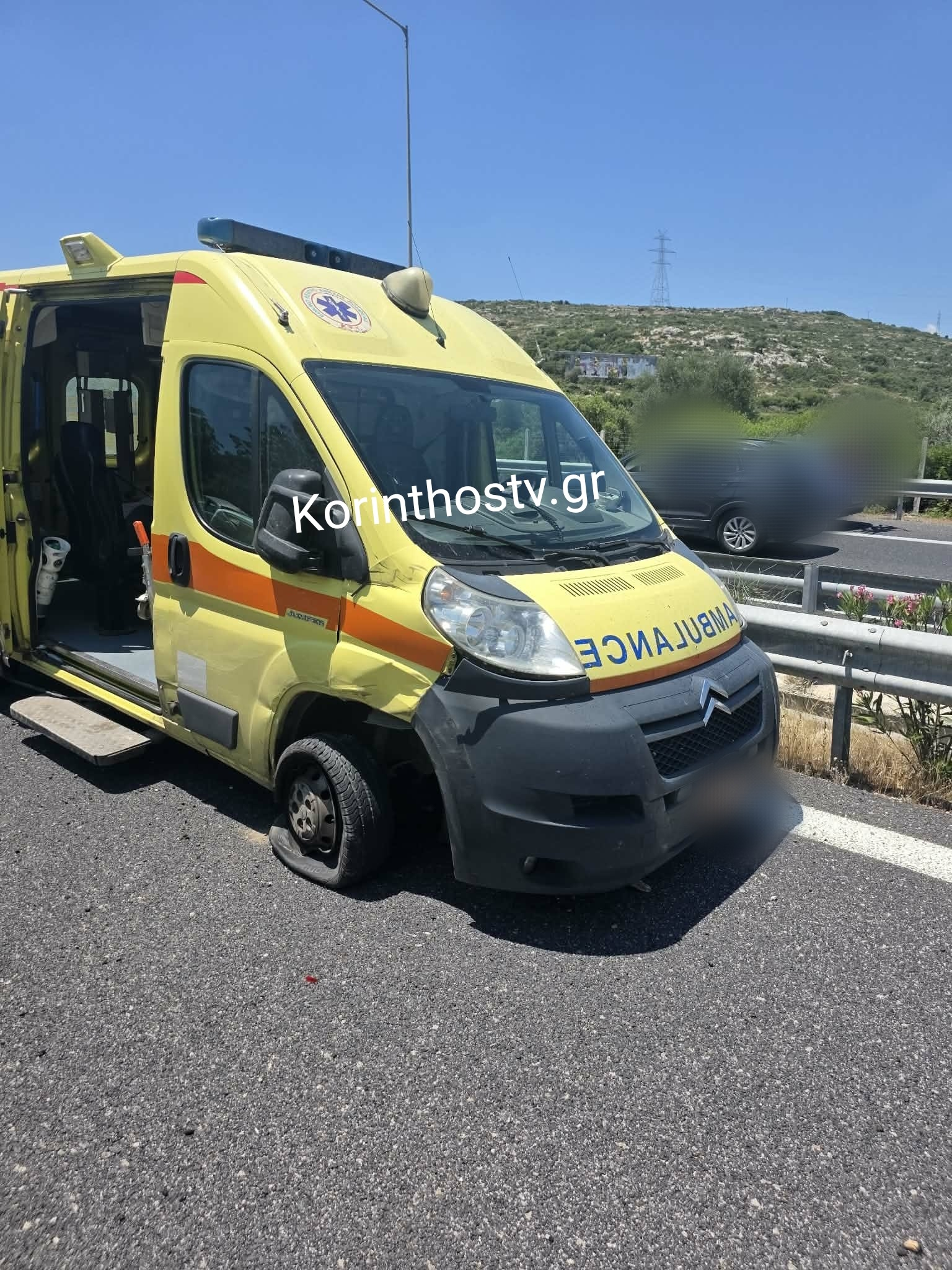 Το ασθενοφόρο που ενεπλάκη στο τροχαίο