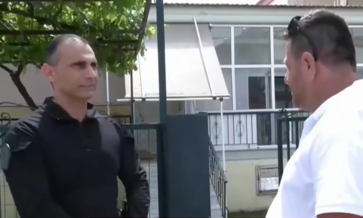 Γιαννιτσά: Αστυνομικός εκτός υπηρεσίας έσωσε δύο αδέλφια από φωτιά που ξέσπασε στο σπίτι τους