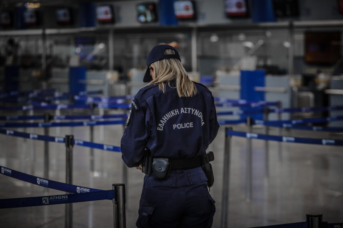 ΑΥΞΗΜΕΝΑ ΜΕΤΡΑ ΑΣΦΑΛΕΙΑΣ ΑΠΟ ΤΗΝ ΕΛΛΗΝΙΚΗ ΑΣΤΥΝΟΜΙΑ ΣΤΟ ΑΕΡΟΔΡΟΜΙΟ "ΕΛ. ΒΕΝΙΖΕΛΟΣ" ΛΟΓΩ ΤΗΝ ΑΝΑΧΩΡΙΣΗ ΦΙΛΑΘΛΩΝ ΤΟΥ ΠΑΝΑΘΗΝΑΙΚΟΥ ΚΑΙ ΤΟΥ ΟΛΥΜΠΙΑΚΟΥ ΚΑΙ ΤΩΝ ΟΜΑΔΩΝ ΜΠΑΣΚΕΤ ΚΑΙ ΠΟΔΟΣΦΑΙΡΟΥ. (ΘΑΝΑΣΗΣ ΔΗΜΟΠΟΥΛΟΣ / EUROKINISSI)