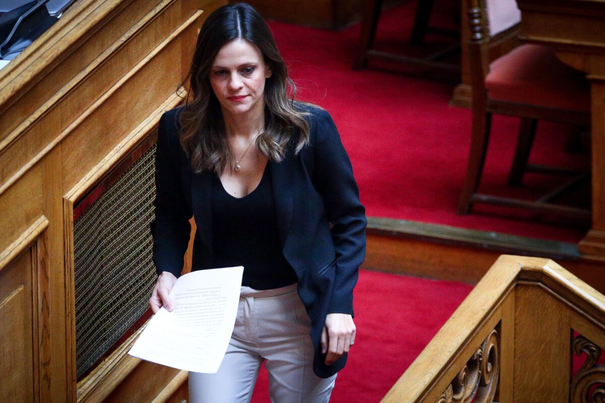 Η Έφη Αχτσιόγλου