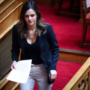 Η Έφη Αχτσιόγλου