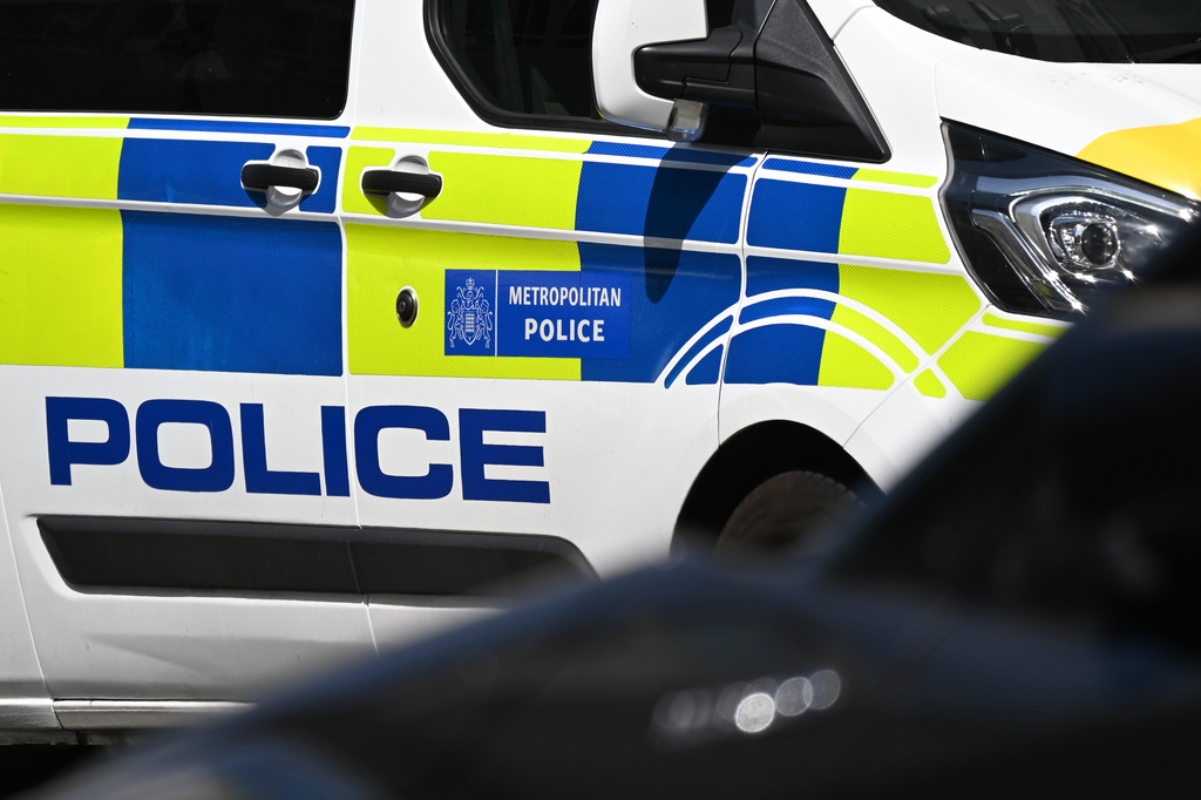 FILED - 24 May 2026, Great Britain, London: The logo of the Metropolitan Police can be seen on a police car in central London.
