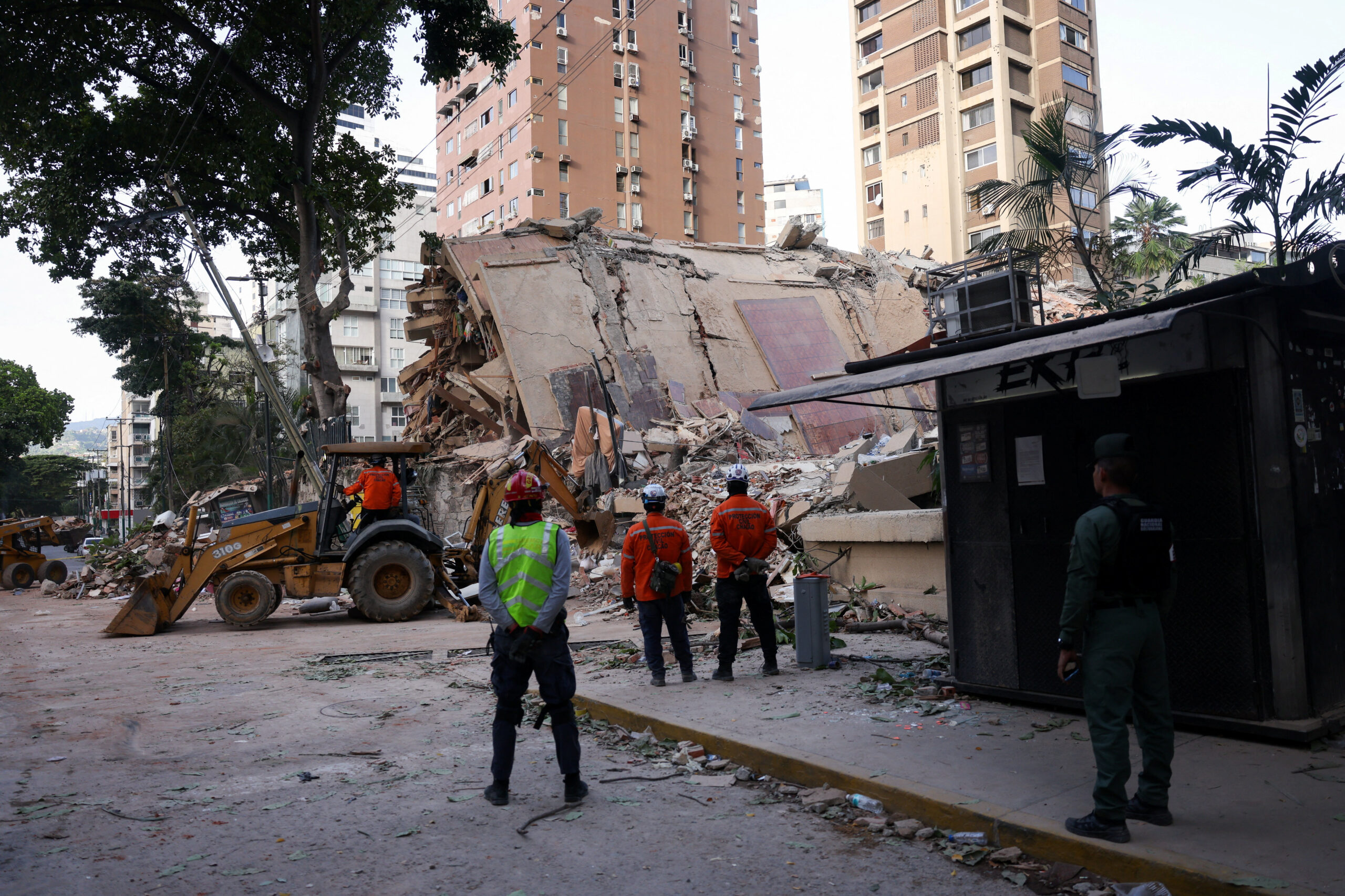 Aftermath of earthquakes in Caracas Emergency services work at the site of a collapsed building after earthquakes hit the country, in Caracas, Venezuela, June 25, 2026. REUTERS/Leonardo Fernandez Viloria