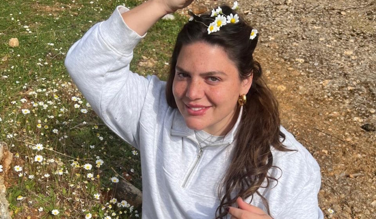 Η Δανάη Μπάρκα χόρεψε και τραγούδησε το «Ωραία που είναι η ν