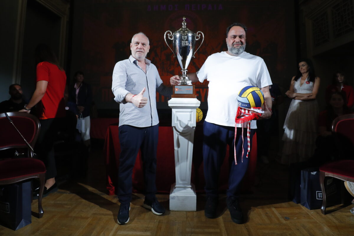 ΕΚΔΗΛΩΣΗ ΤΟΥ ΔΗΜΟΥ ΠΕΙΡΑΙΑ ΠΡΟΣ ΤΙΜΗΝ ΤΗΣ ΓΥΝΑΙΚΕΙΑΣ ΟΜΑΔΑΣ ΠΟΛΟ ΤΟΥ ΟΛΥΜΠΙΑΚΟΥ (ΣΤΕΛΙΟΣ ΣΤΕΦΑΝΟΥ