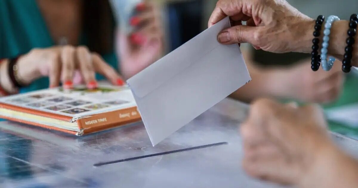 Δημοσκόπηση MRB: Στις 9,5 μονάδες η διαφορά ΝΔ και ΕΛΑΣ Δημοσκόπηση MRB: Στις 9,5 μονάδες η διαφορά ΝΔ και ΕΛΑΣ