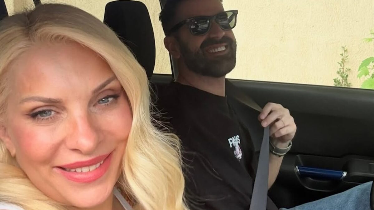 H Ελένη Μενεγάκη έκανε βόλτα με το αυτοκίνητο μαζί με τον στενό συνεργάτη της, Στάθη Κουκουτσίδη