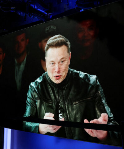 Ο ιδρυτής και διευθύνων σύμβουλος της SpaceX, Έλον Μασκ, μιλά μέσω βιντεοκλήσης κατά την αρχική δημόσια προσφορά (IPO) της SpaceX στο Nasdaq