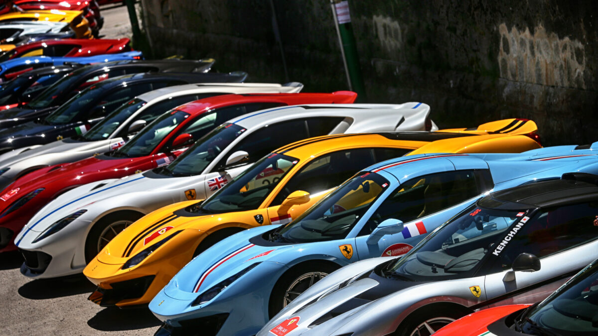 ferrari-cavalcade