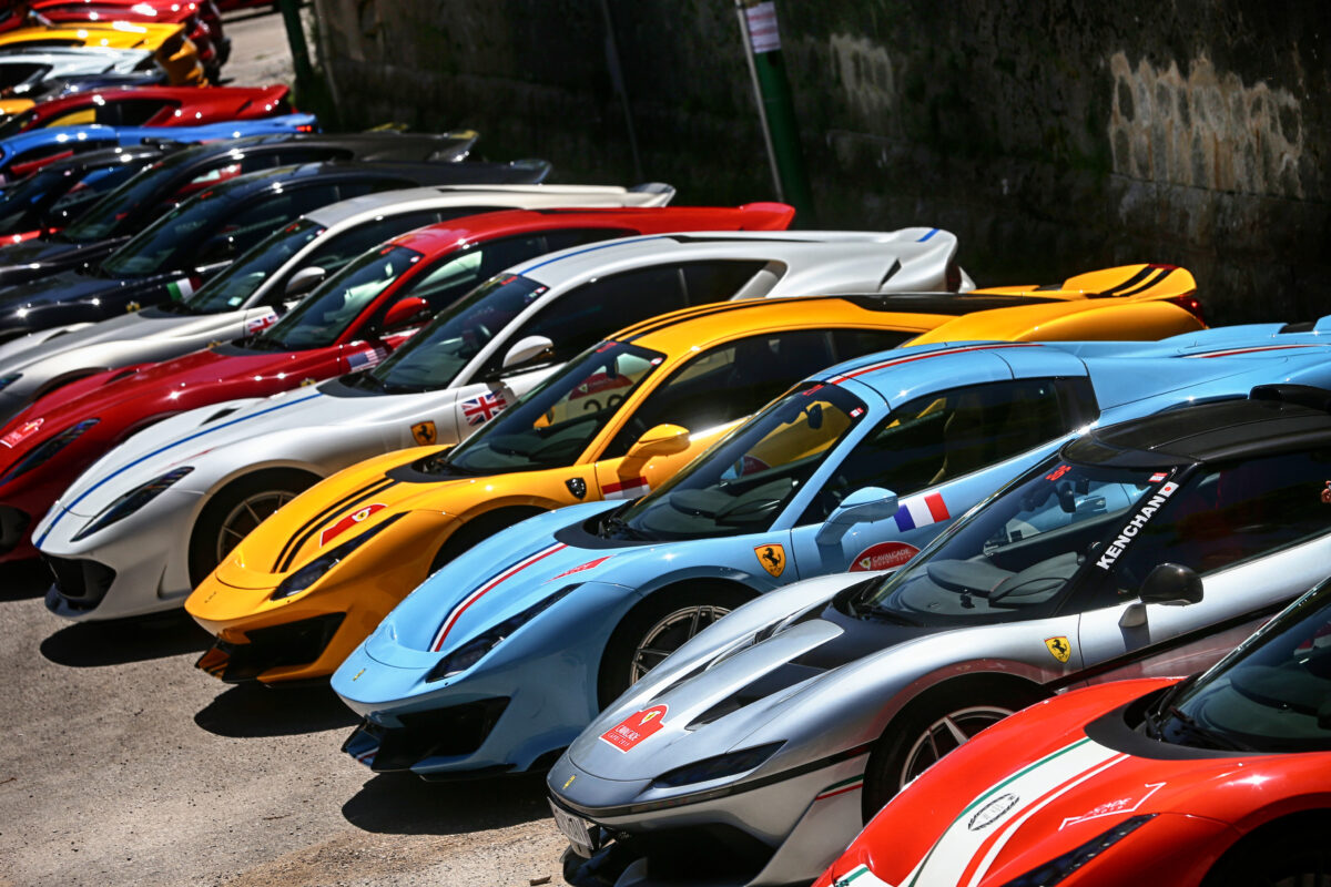 ferrari-cavalcade