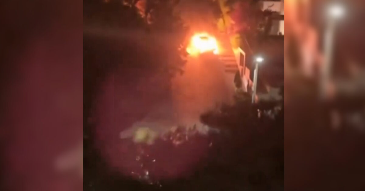 Φλεγόμενο όχημα στη Βούλα