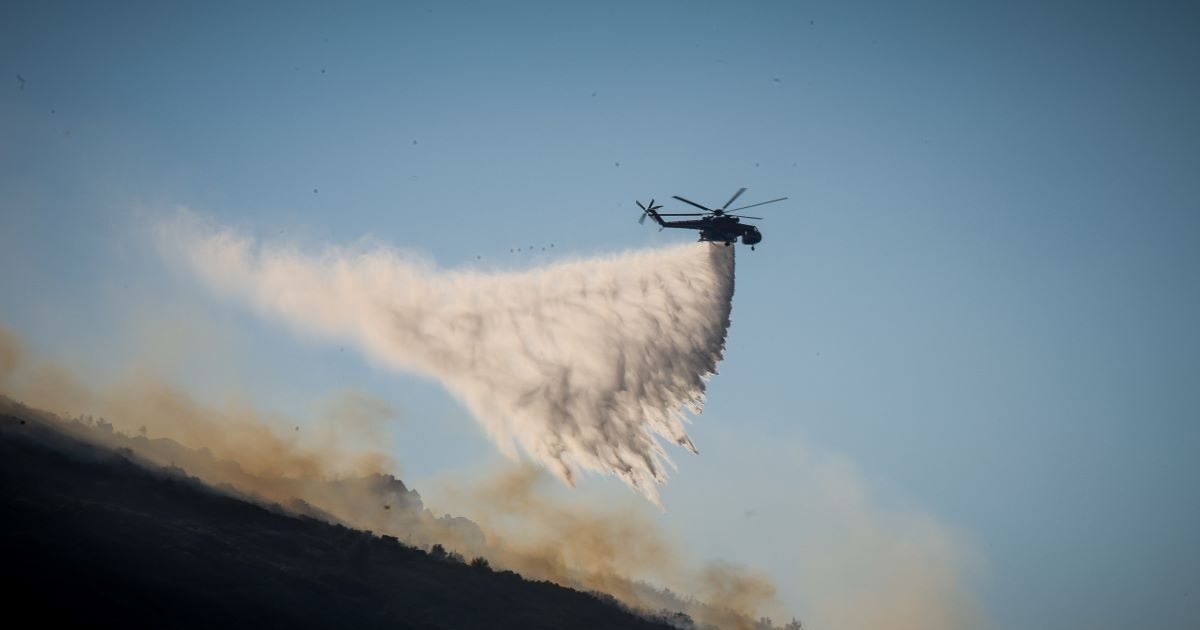 Φωτιά στο Μουζάκι Καρδίτσας – Ρίψεις νερού από 3 αεροπλάνα και 2 ελικόπτερα