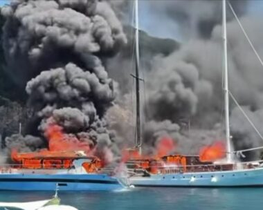 Φωτιά σε σκάφη στους Παξούς
