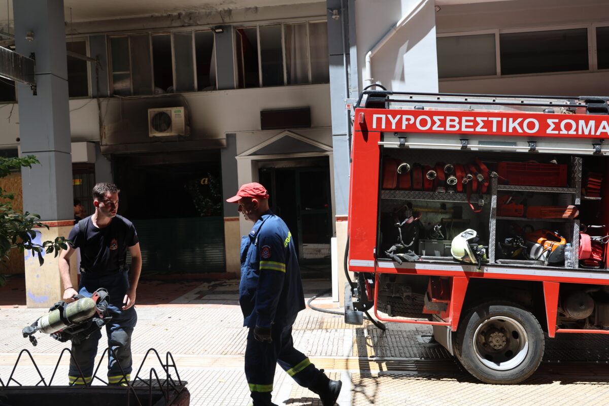 Φωτιά σε ξενοδοχείο στην Ομόνοια
