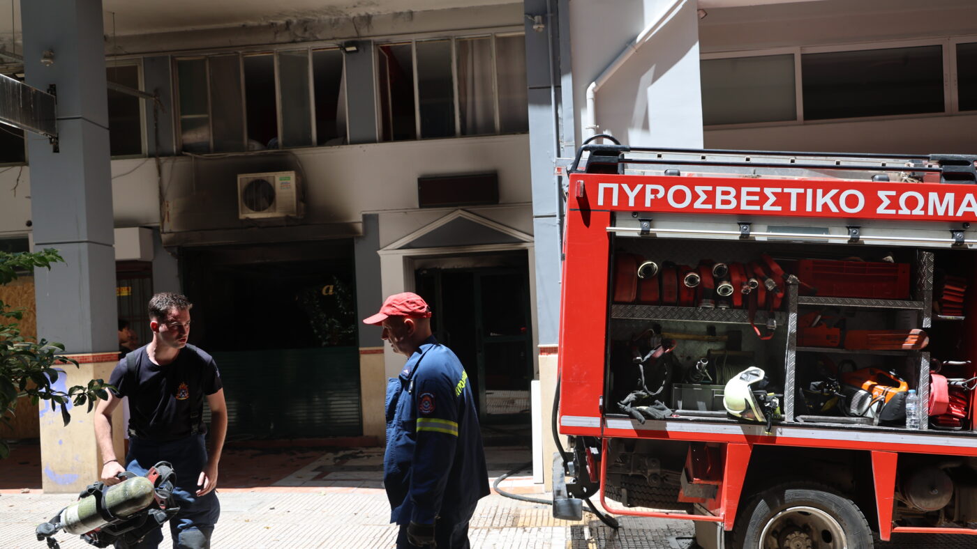 Φωτιά σε ξενοδοχείο στην Ομόνοια