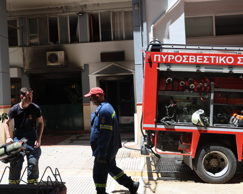 Φωτιά σε ξενοδοχείο στην Ομόνοια