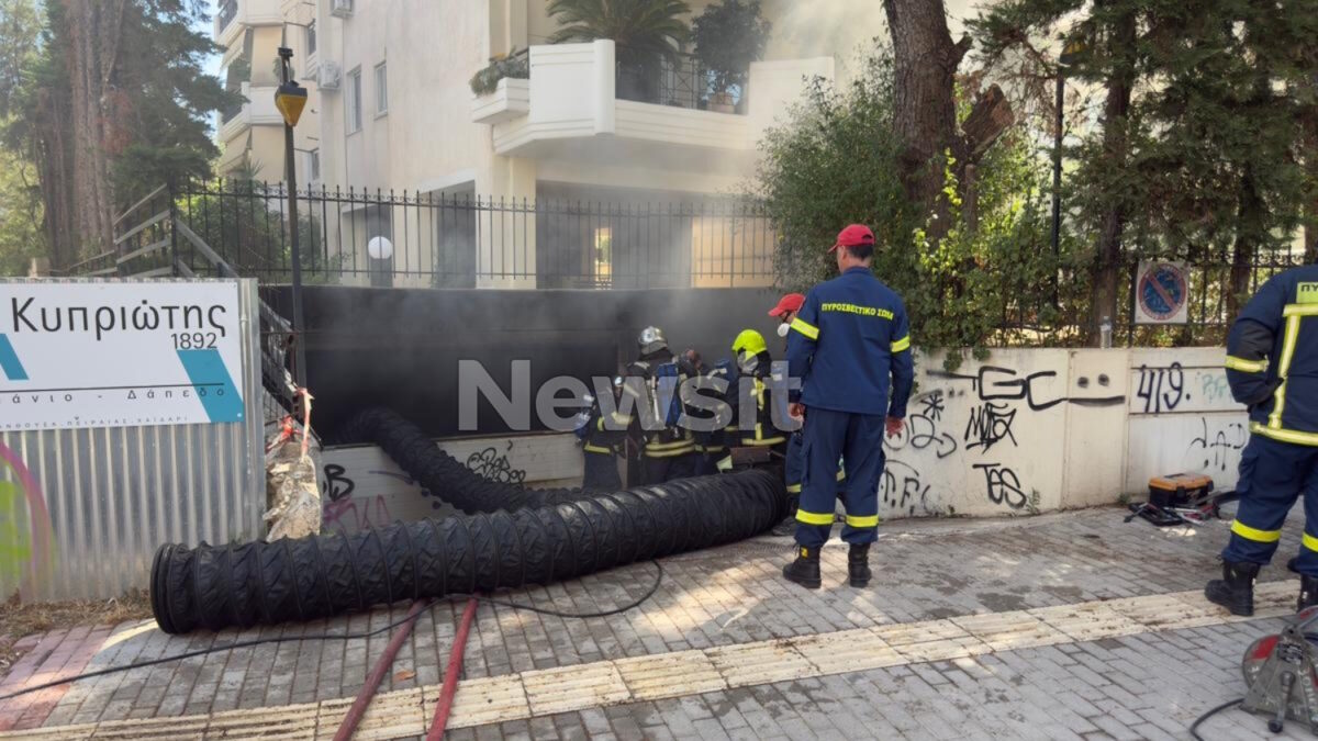 Φωτιά στην Αγία Παρασκευή σε υπόγειο γκαράζ – Δείτε βίντεο και φωτογραφίες από την επιχείρηση των πυροσβεστών