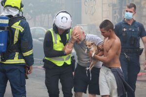 Πυρκαγιά σε διώροφο κτήριο στην Καλλιθέα, πληροφορίες για τραυματίες, ισχυρη πυροσβεστική δύναμη για την κατάσβεση, Κυριακή 28 Ιουνίου 2026 (ΓΙΑΝΝΗΣ ΠΑΝΑΓΟΠΟΥΛΟΣ