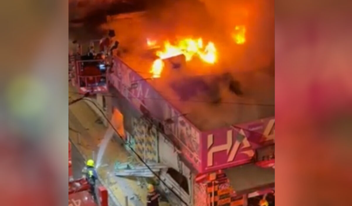 Φωτιά στην Ομόνοια: Νέα βίντεο από τις φλόγες που ξεπηδούν από το κατάστημα – Τεράστιες ζημιές και σε άλλες 5 επιχειρήσεις