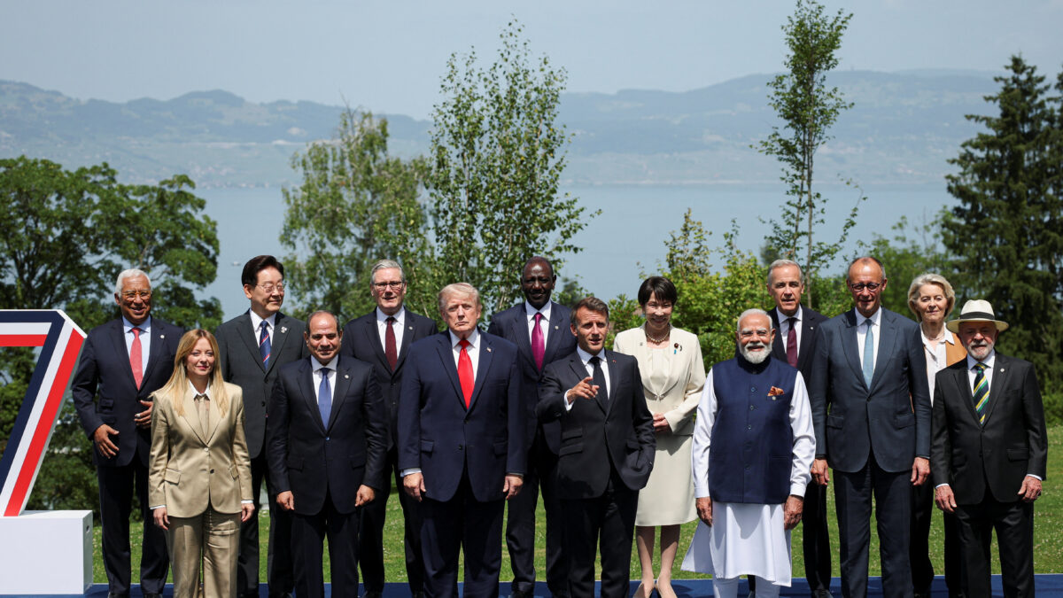 U.S. President Donald Trump, French President Emmanuel Macron, Canadian Prime Minister Mark Carney, Italian Prime Minister Giorgia Meloni, Japanese Prime Minister Sanae Takaichi, European Commission President Ursula von der Leyen, European Council President Antonio Costa, German Chancellor Friedrich Merz, Egyptian President Abdel Fattah al-Sisi, South Korea's President Lee Jae Myung, India's Prime Minister Narendra Modi, Brazilian President Luiz Inacio Lula da Silva, Kenya's President William Ruto and British Prime Minister Keir Starmer pose for a family photo during the G7 summit, in Evian-les-Bains, France, June 16, 2026. REUTERS/Isabel Infantes/Pool
