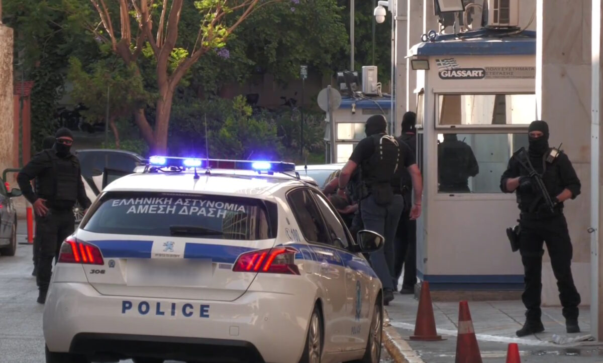 Σαρώνονται οι ηλεκτρονικές συσκευές του 37χρονου Παλαιστίνιο